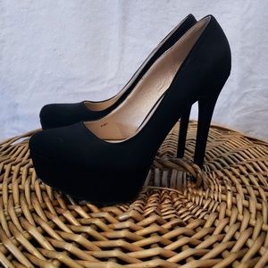 Charlotte Russe size 7 black heel
